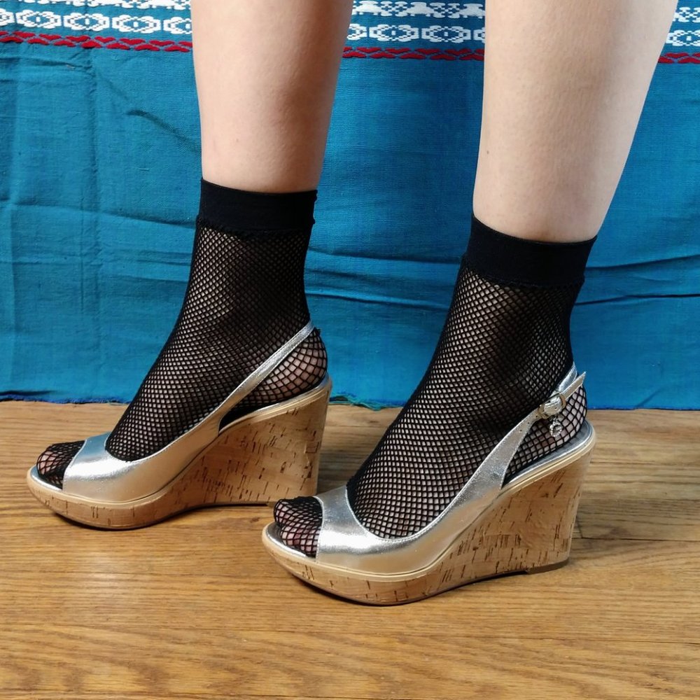 VINTAGE Y2K SILVER HIGH HEELS WEDGES BY GUESS, SIZE 6.5, NEW